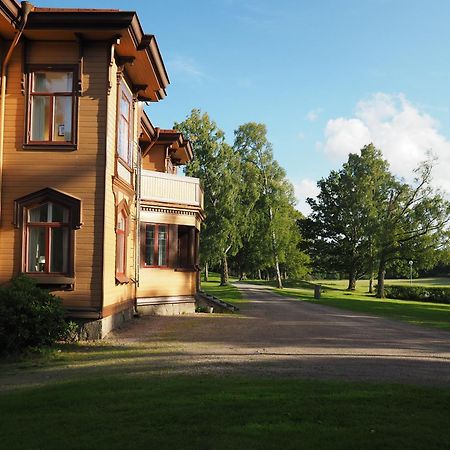 Naeaes Slott Guest House Floda  Exterior photo