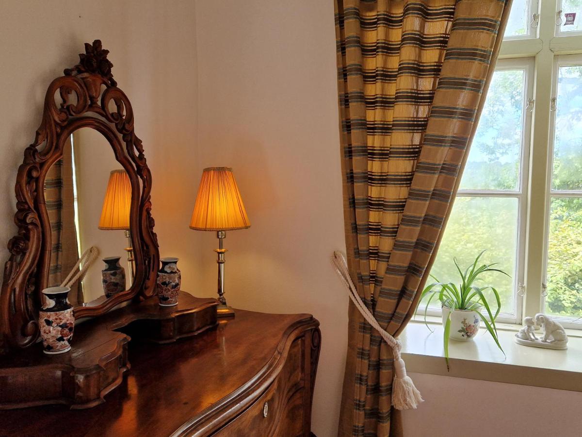 Naeaes Slott Guest House Floda  Exterior photo