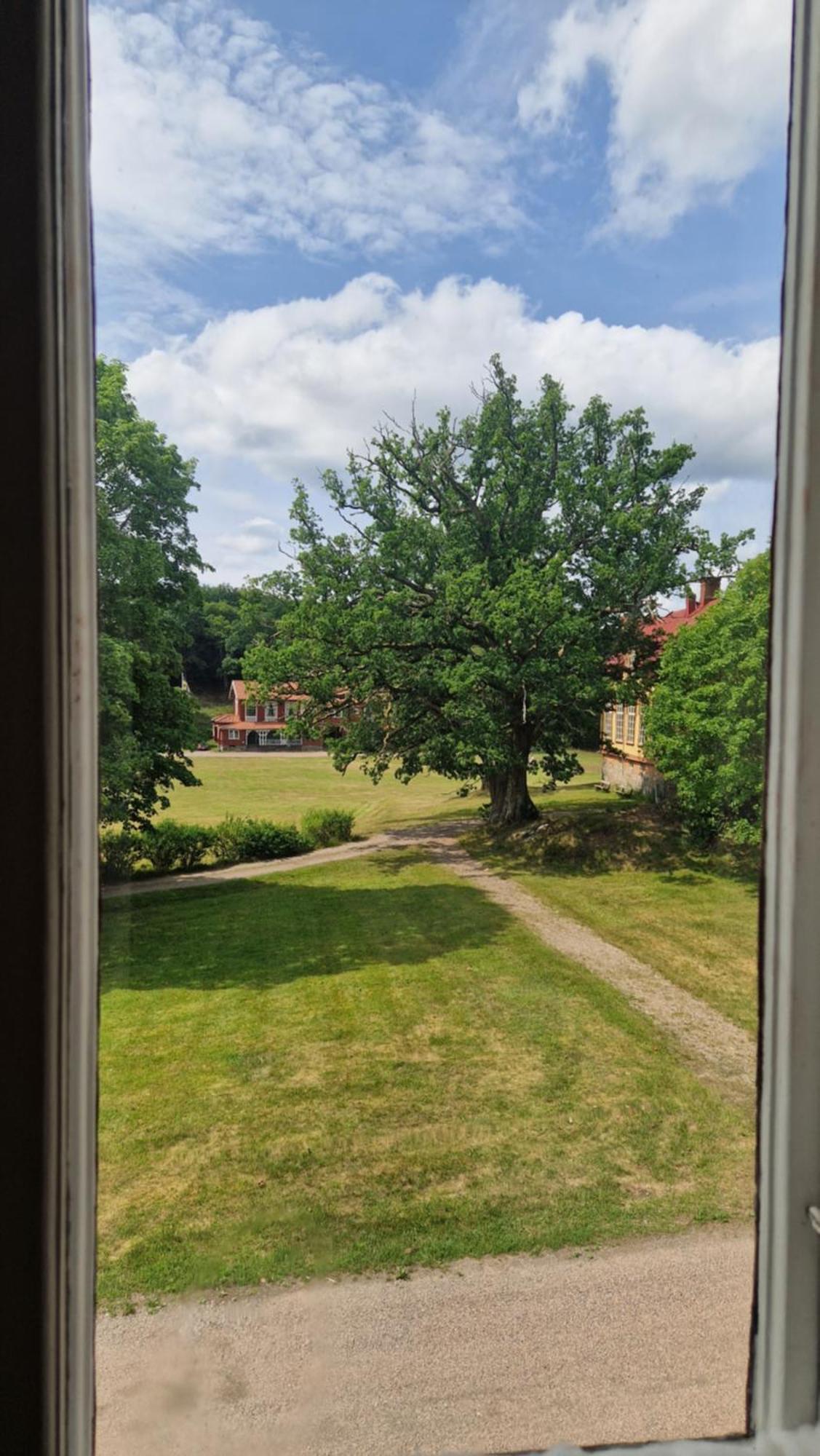 Naeaes Slott Guest House Floda  Exterior photo