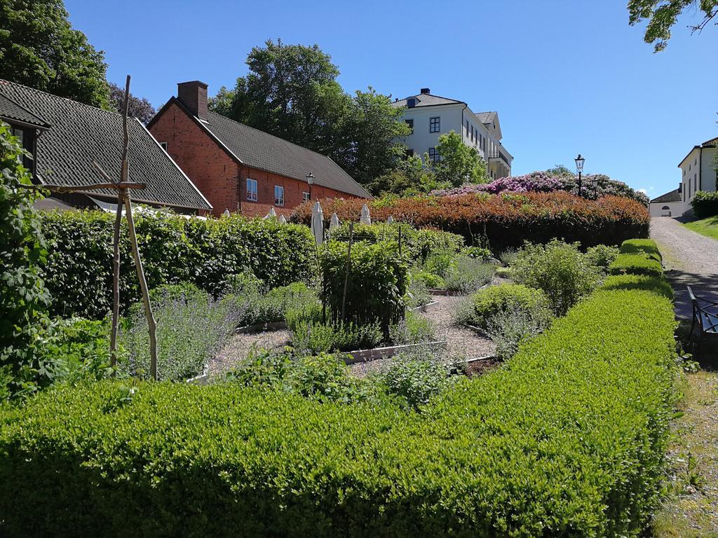 Naeaes Slott Guest House Floda  Exterior photo