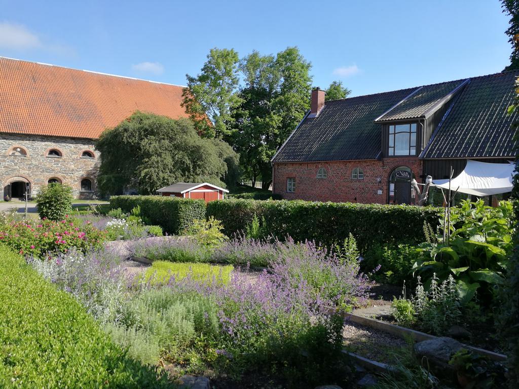 Naeaes Slott Guest House Floda  Exterior photo